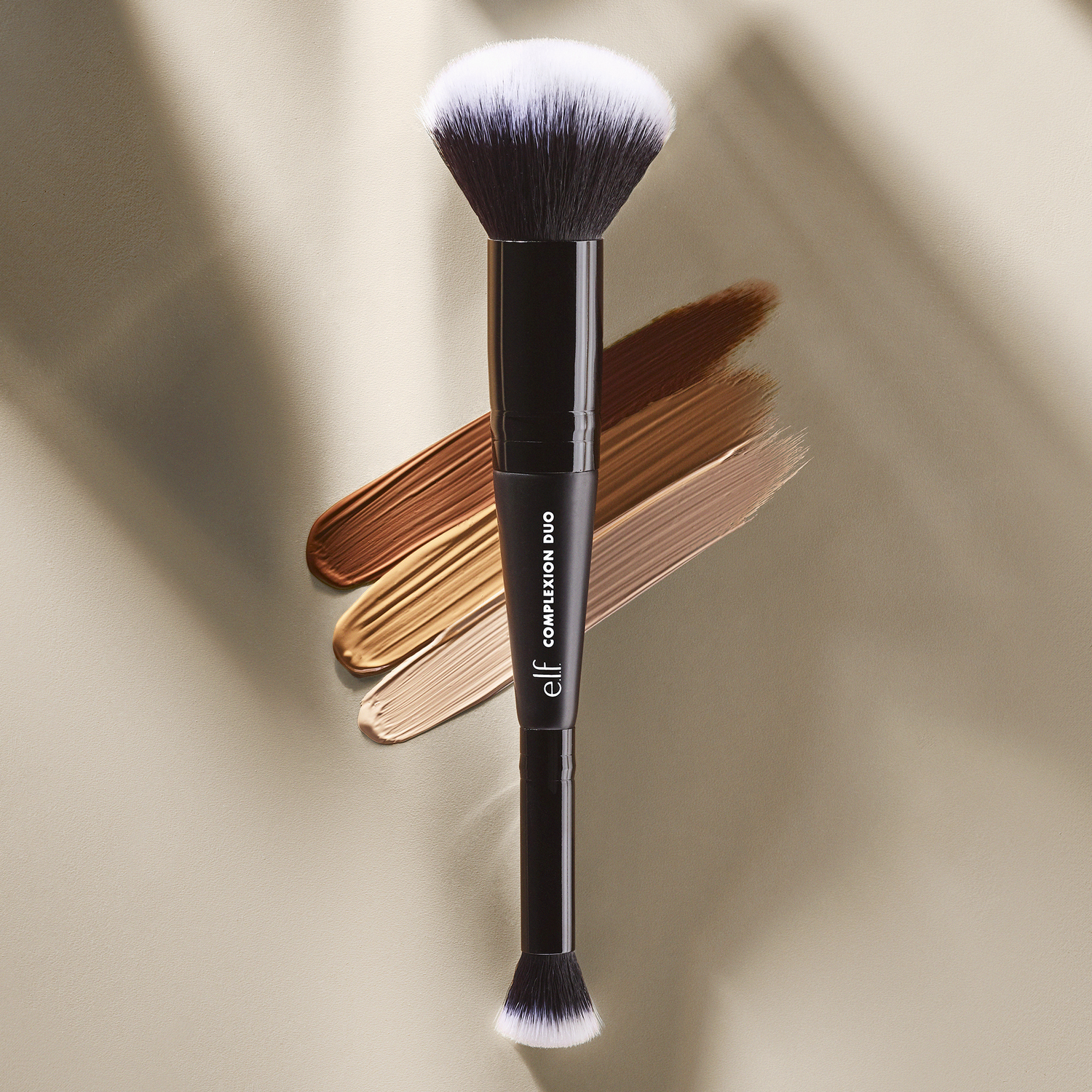 E.L.F. CONCEALER & FOUNDATION COMPLEXION DUO BRUSH (BROCHA DÚO DE COMPLEXIÓN PARA CORRECTOR Y BASE)
